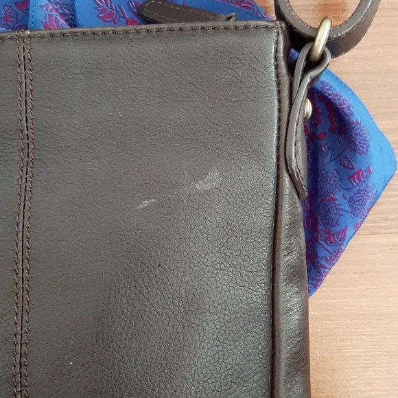 HEDGREN Brown Leather Crossbody Bag - Adjustable Strap - Great Condition - Picture 8 of 15